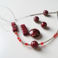 Before
切れてしまったネックレス