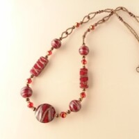 After
疲れたビーズは交換して、少し豪華なネックレスに