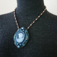 After
素敵なブルーのネックレスになりました。