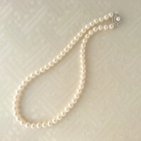 Before パールのネックレスをバラして、ブローチとネックレスに。